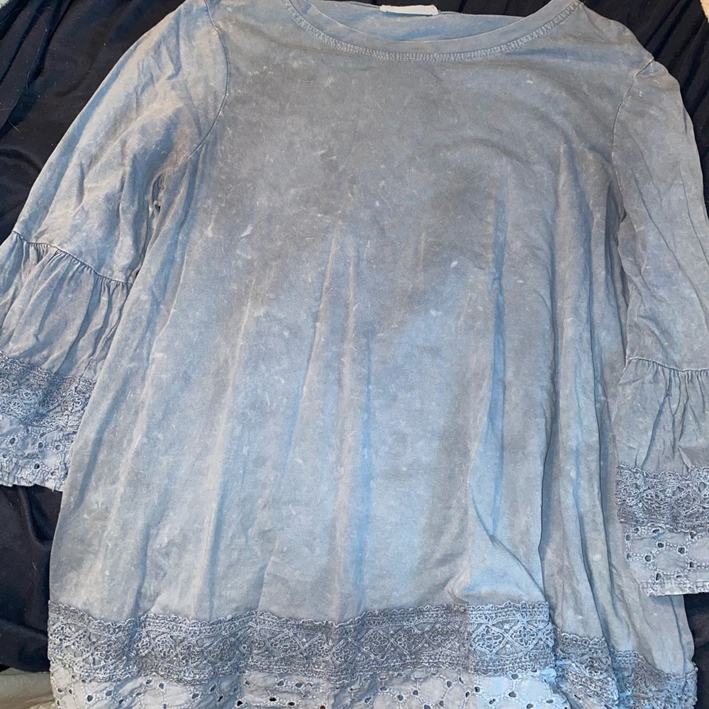 Blue 3/4 sleeve shirt